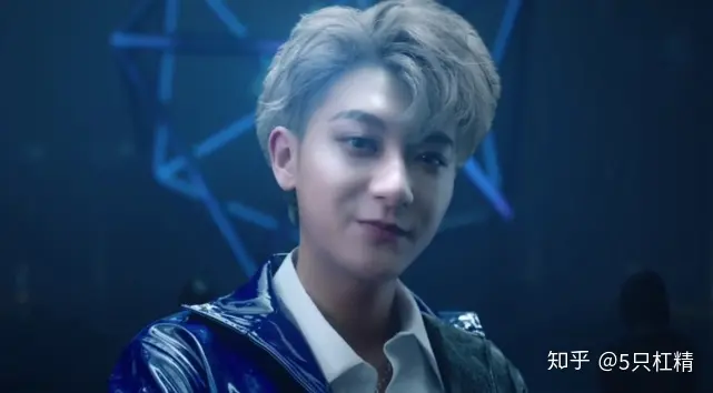 黄子韬和徐艺洋似情侣CP，徐艺洋自拍，黄子韬直男回复：抽风？