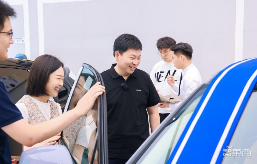 余承东履新后首登台,华为Pura70“重新发布”,十七款重磅新品炸场