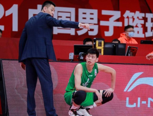 韩德君+80岁蒋兴权都生气了，杨鸣怒怼记者：别为我朱荣振的问题