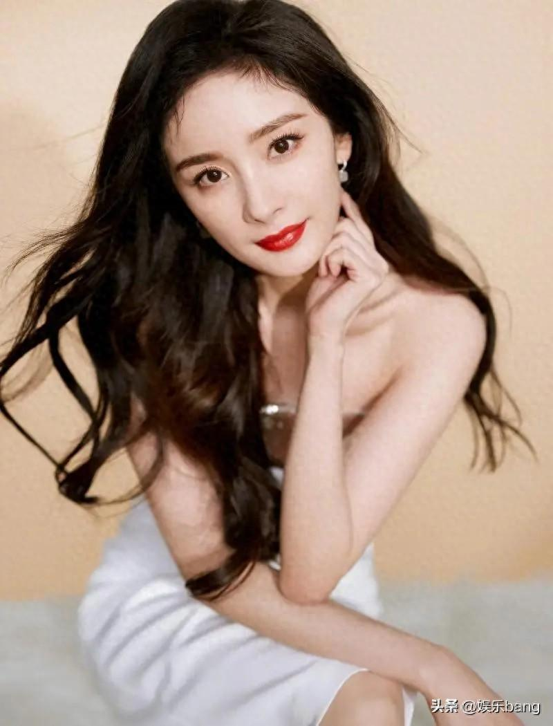 杨幂《生万物》路透曝光，两套造型接地气，能否转型成功引热议