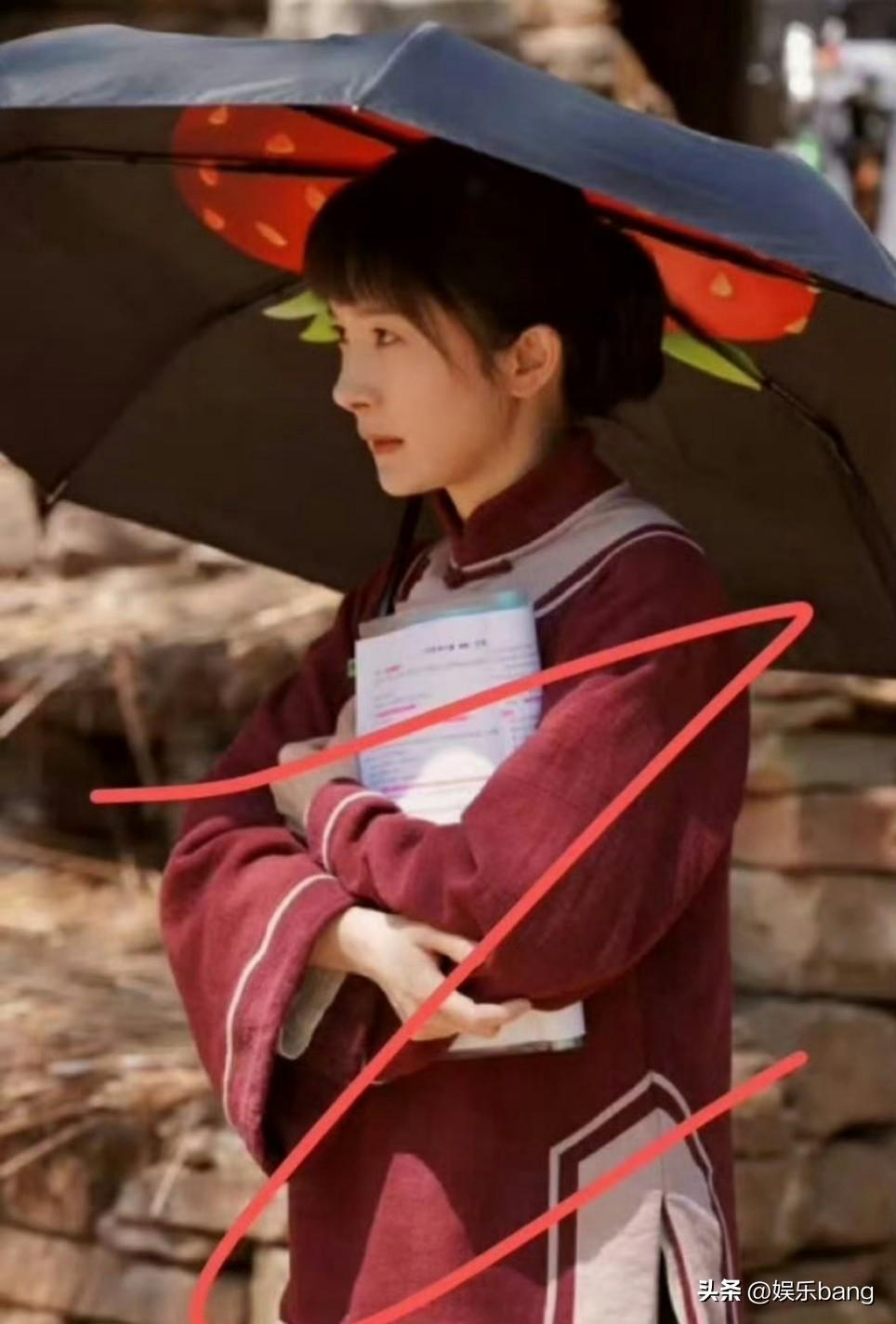 杨幂《生万物》路透曝光，两套造型接地气，能否转型成功引热议