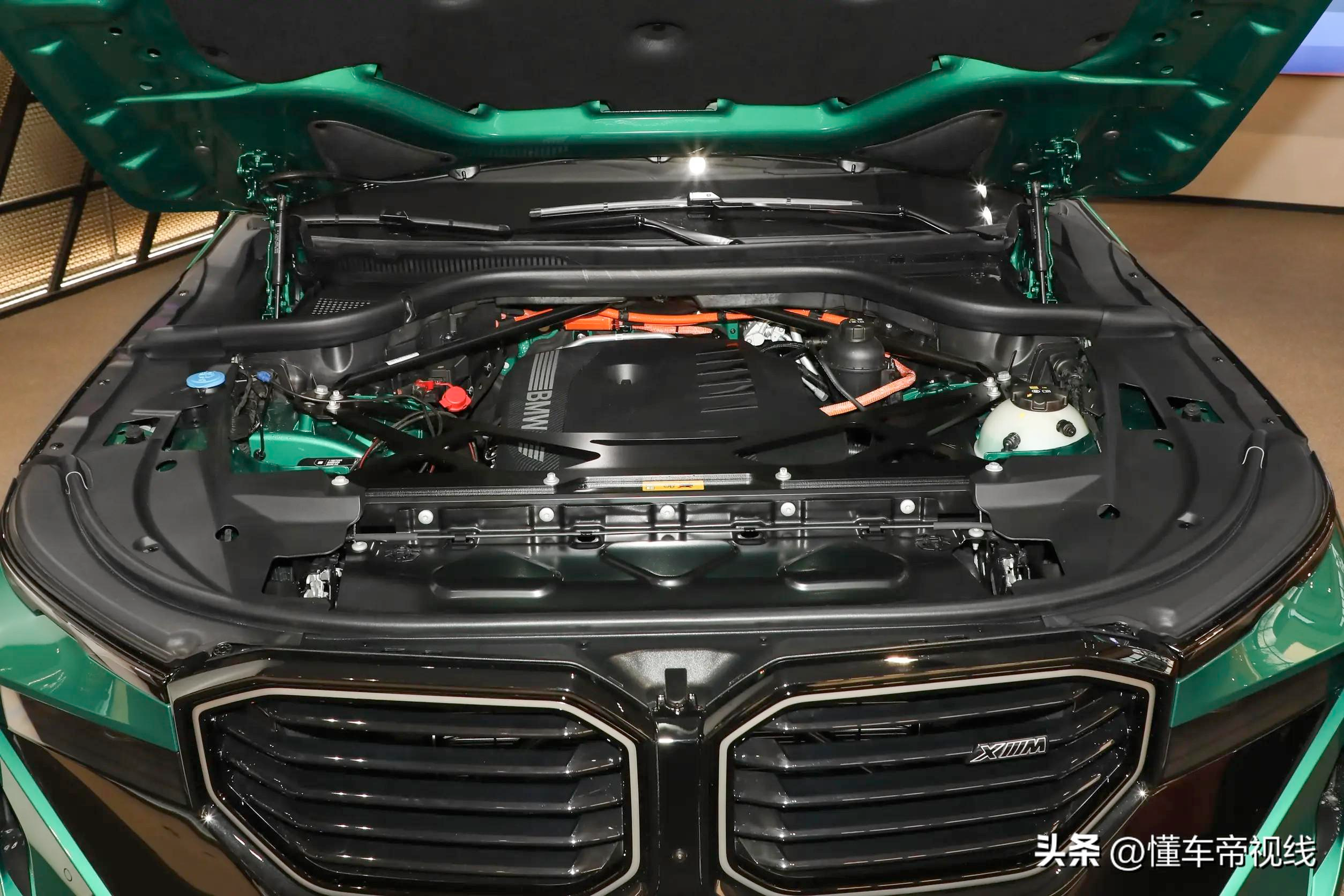 新车 | 宝马XM特别版官图发布，插混动力大型SUV，现款129万元起