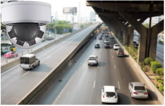 男子带“充气女友”跑高速，被罚3000元后哭诉：实在是没办法