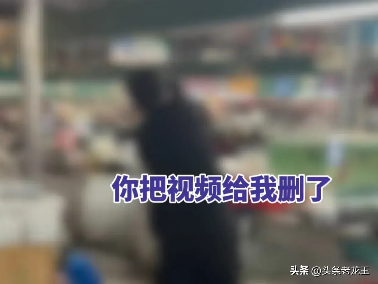 闹大了！连云港海鲜商家少秤，市场管理硬抢手机删视频，警方沉默