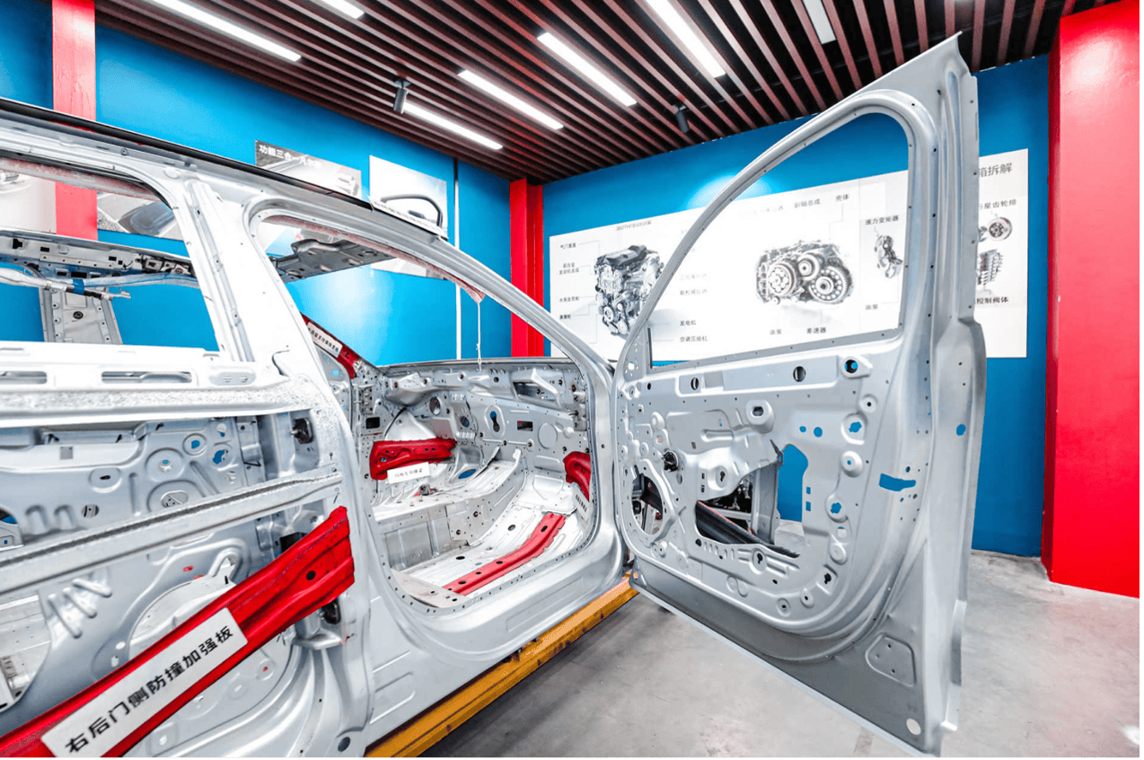 聚焦法系知音，神龙汽车32周年推进战略转型