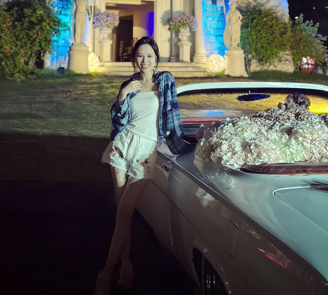 郭有才并非草根？早前奢侈生活曝光：女友用名牌，开豪车泰国旅游