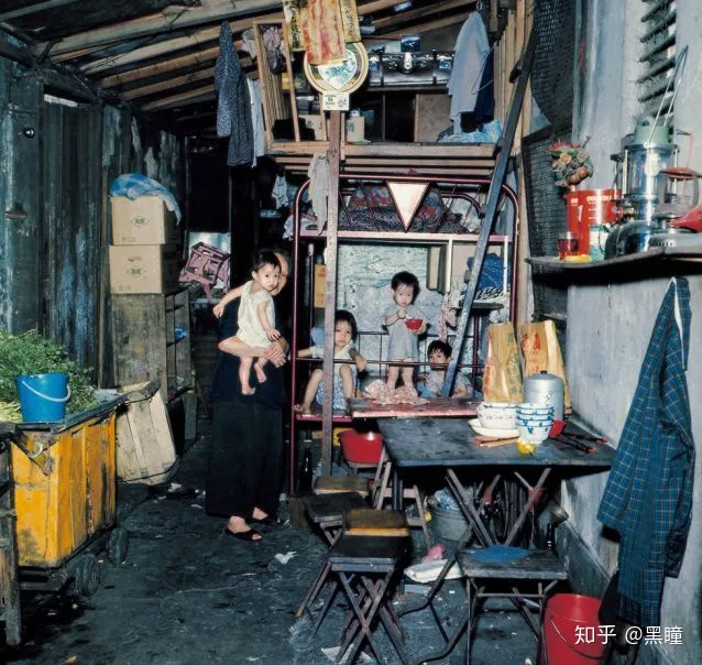 老照片；天王刘德华的龙套岁月