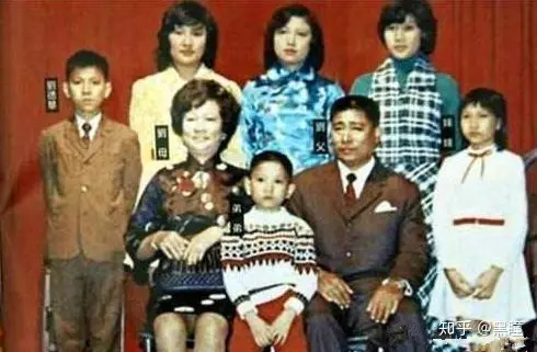 老照片；天王刘德华的龙套岁月