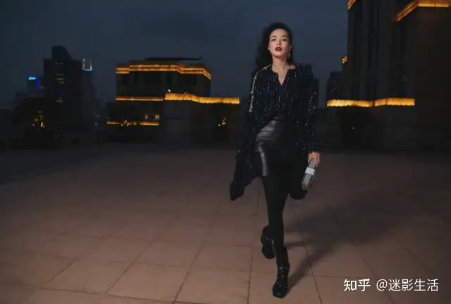 耍大牌、抢压轴，舒淇力挺刘亦菲，这场大戏太抓马