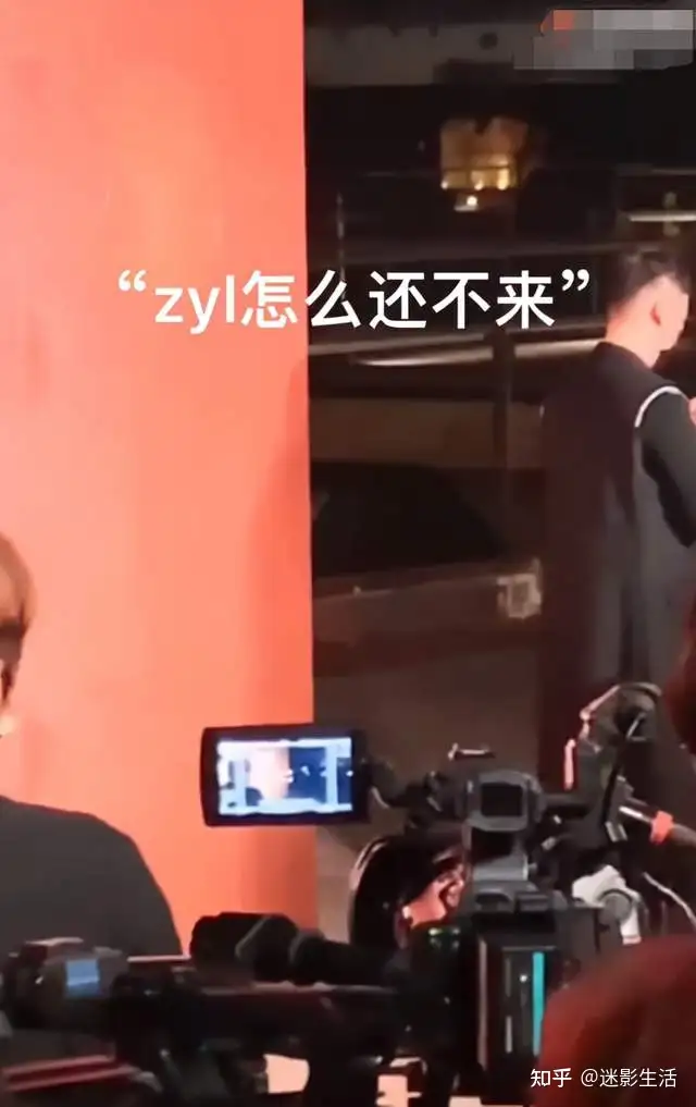 耍大牌、抢压轴，舒淇力挺刘亦菲，这场大戏太抓马