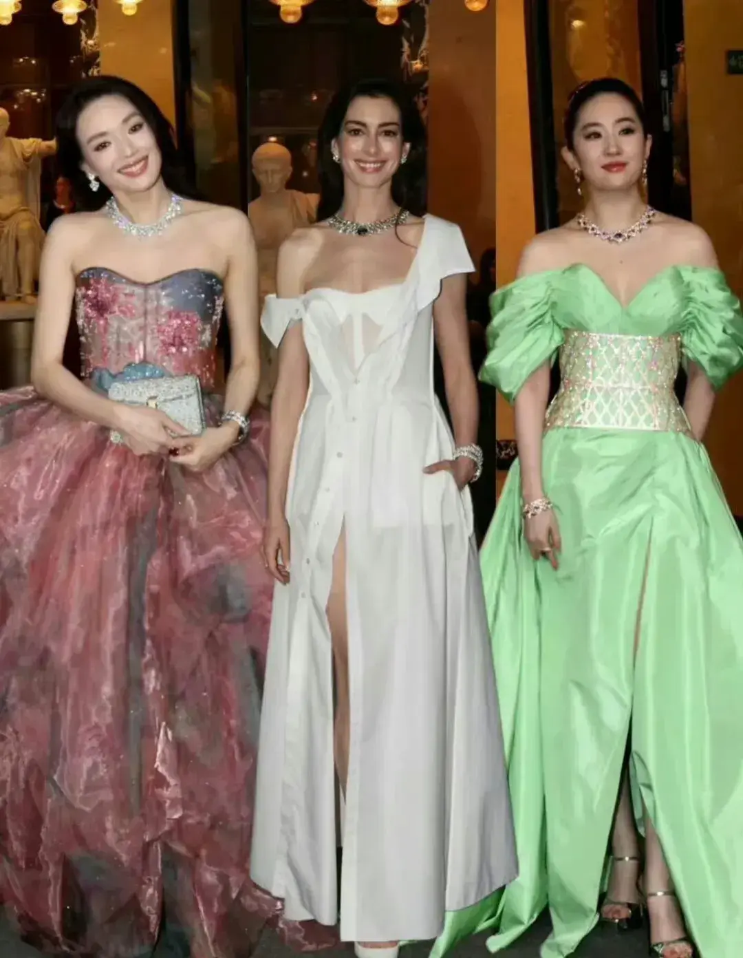 刘亦菲身材引质疑？肥胖臃肿还挤舒淇耸肩，这是咋了？