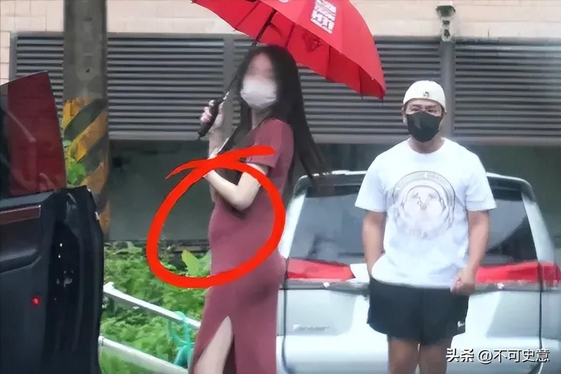 欧弟新恋情曝光！陪新欢出游呵护备至，女方孕肚明显疑怀孕五个月