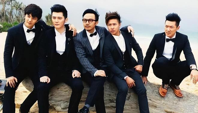 欧弟第三次当爹！交往不到半年女友怀孕，曾哭穷卖跑车养女儿！