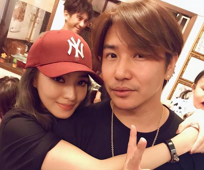 欧弟第三次当爹！交往不到半年女友怀孕，曾哭穷卖跑车养女儿！