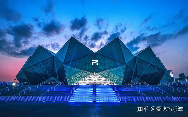 R品牌共创者生态大会隆重举办，“R-TECH高能智慧体”正式发布