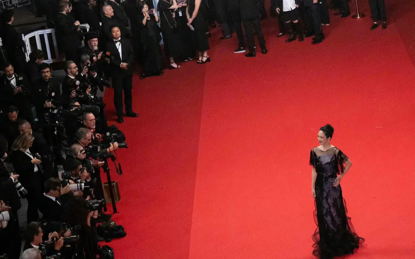 章子怡戛纳待遇:红毯清场，是枝裕和主动搭讪，杨幂李现成她跟班