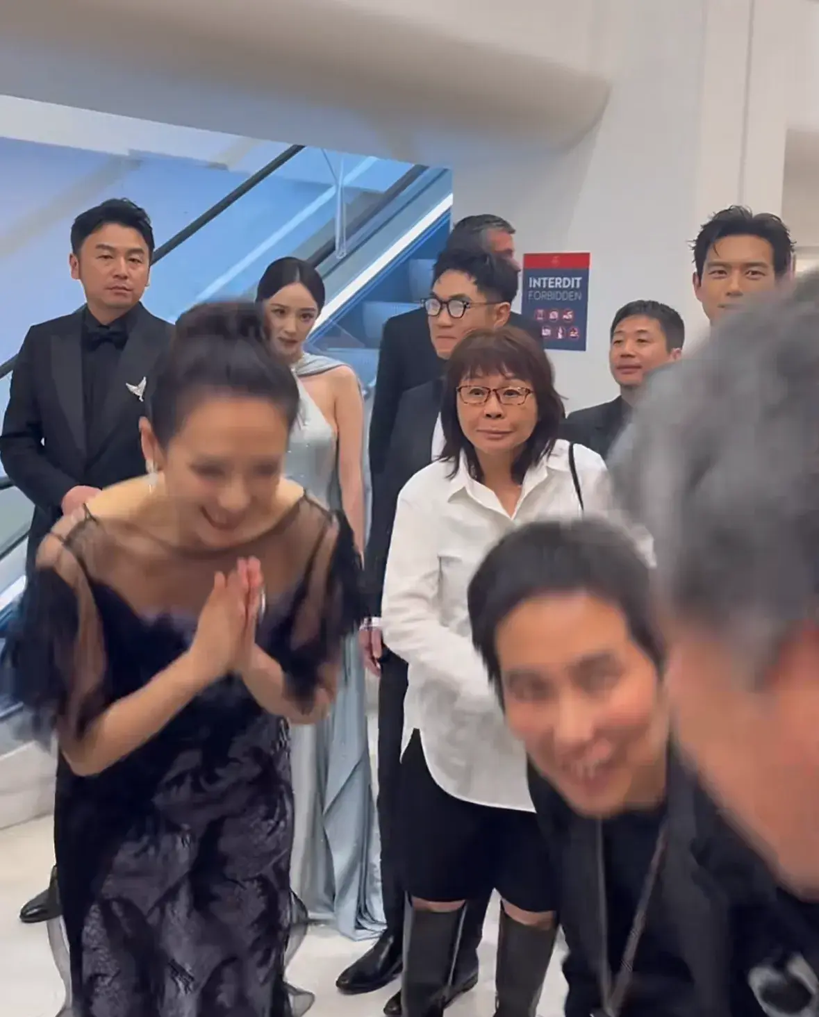 章子怡戛纳待遇:红毯清场，是枝裕和主动搭讪，杨幂李现成她跟班