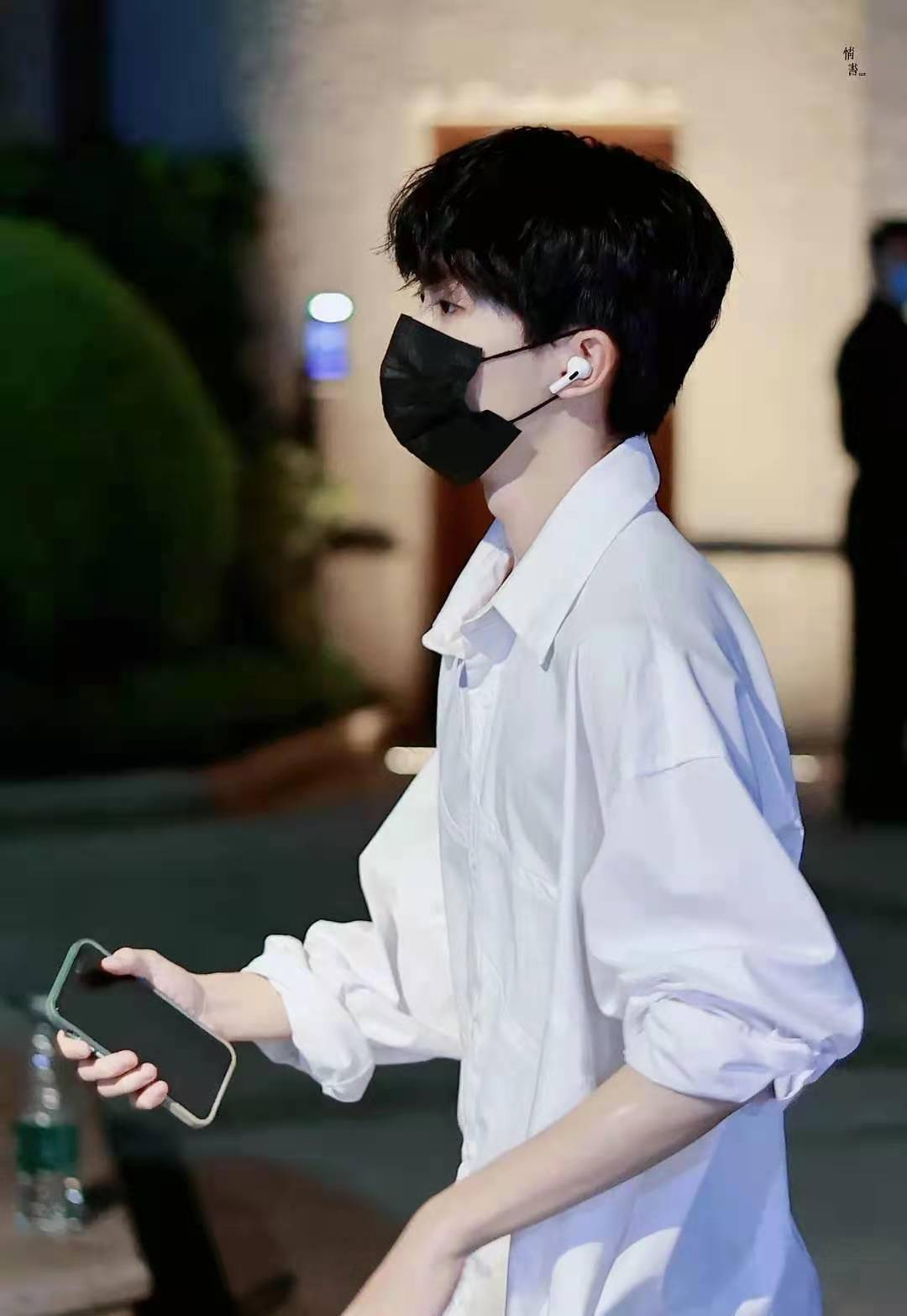 原创            马嘉祺风波后首露面，眼神憔悴状态差，丁程鑫宋亚轩站身后为他撑腰