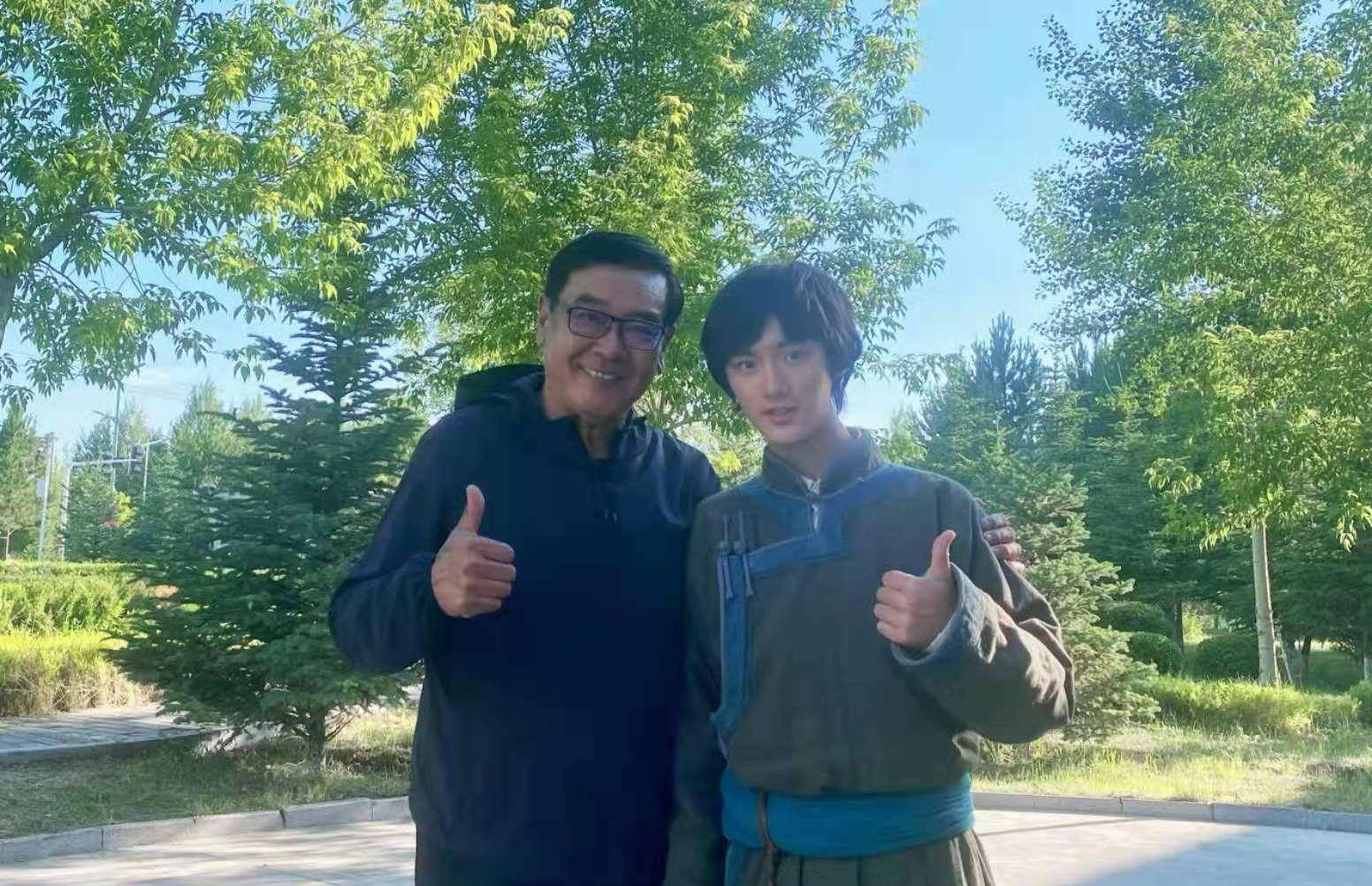 原创            马嘉祺风波后首露面，眼神憔悴状态差，丁程鑫宋亚轩站身后为他撑腰