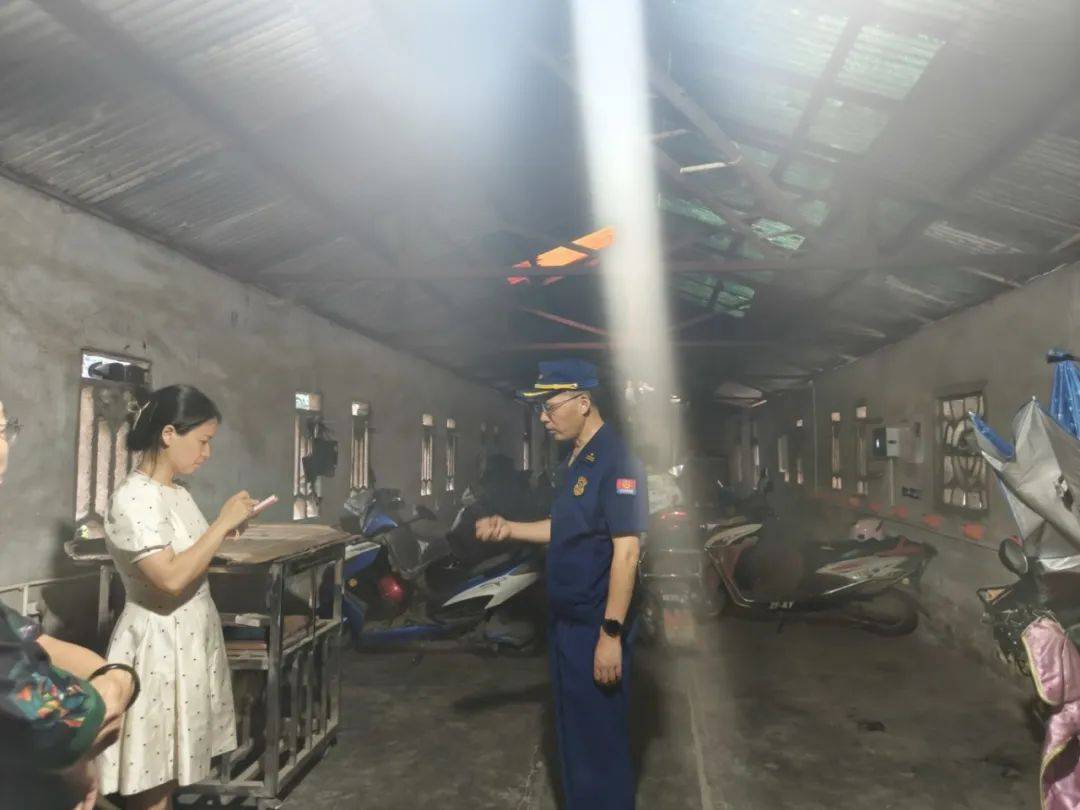 守夜人上线！南充消防开展电动车夜查行动~