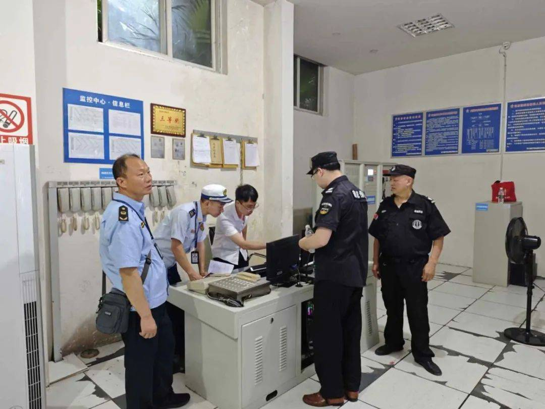 守夜人上线！南充消防开展电动车夜查行动~