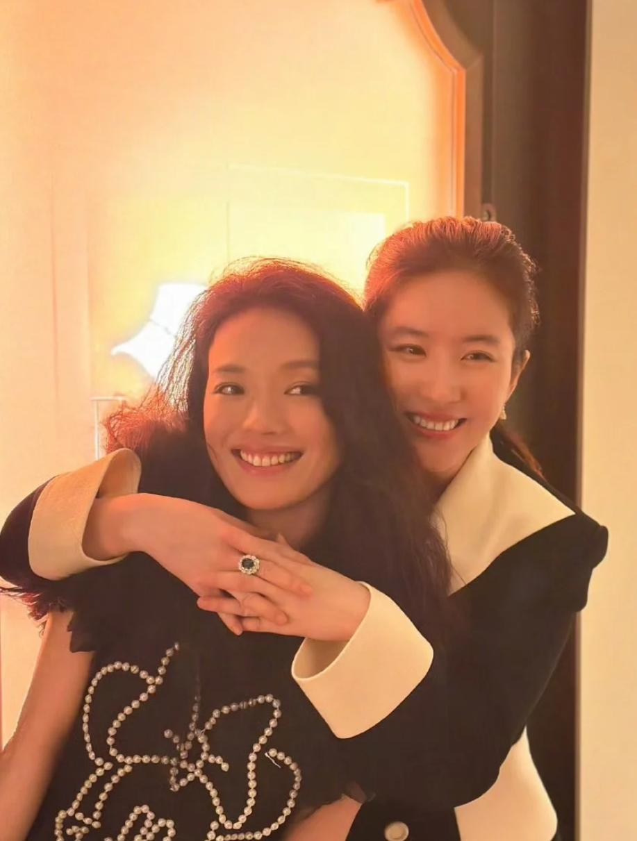 大快人心！日本女星挤兑舒淇：遭主办方除名！刘亦菲晒照霸气力挺