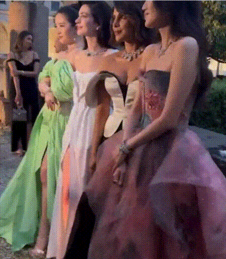 刘亦菲转发正能量文案引争议，话题tag被抹掉，网友质疑她不情愿