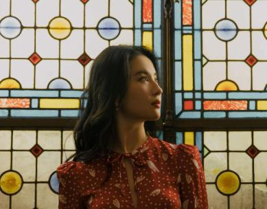 宠粉狂魔，刘亦菲发文引热议，9个字彰显“天仙攻”暖心一面