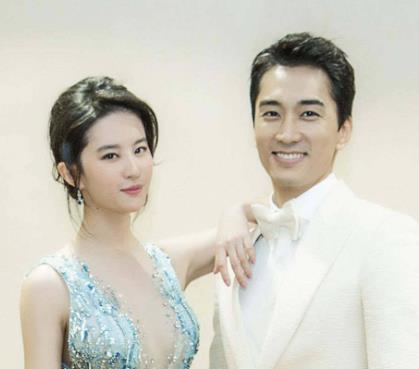 宠粉狂魔，刘亦菲发文引热议，9个字彰显“天仙攻”暖心一面