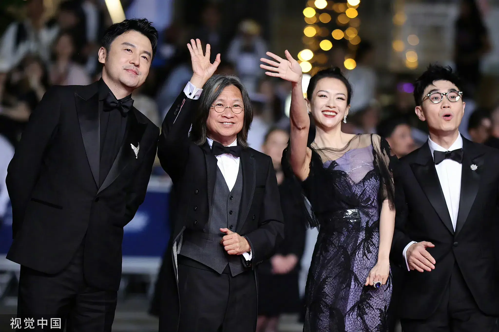 章子怡杨幂亮相戛纳红毯，章子怡获得清场！谁是C位一眼就能知道