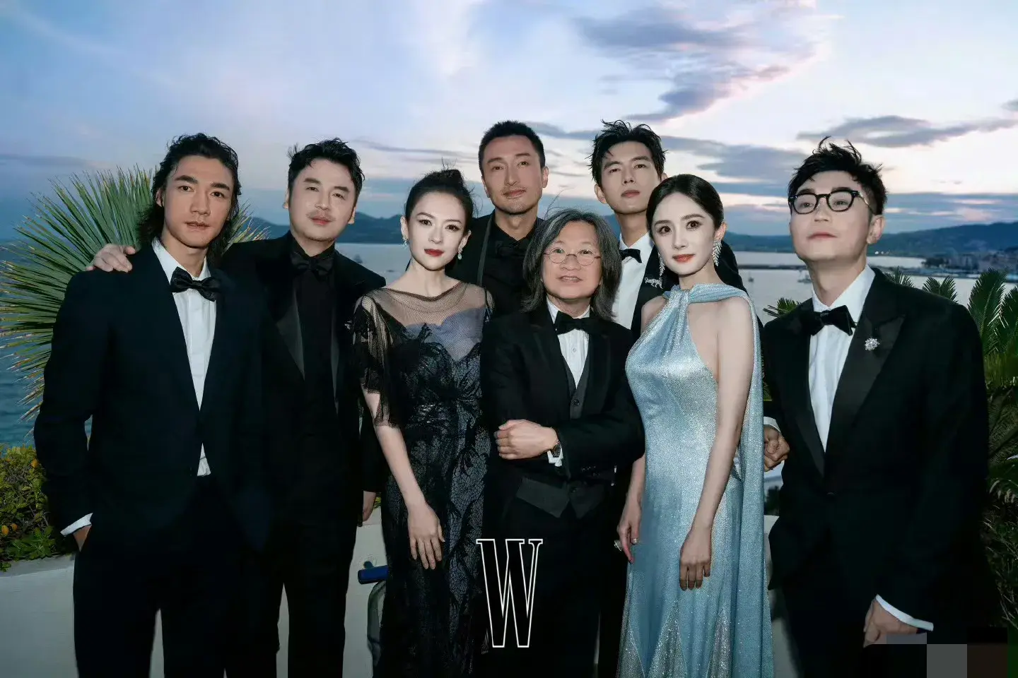 章子怡杨幂亮相戛纳红毯，章子怡获得清场！谁是C位一眼就能知道