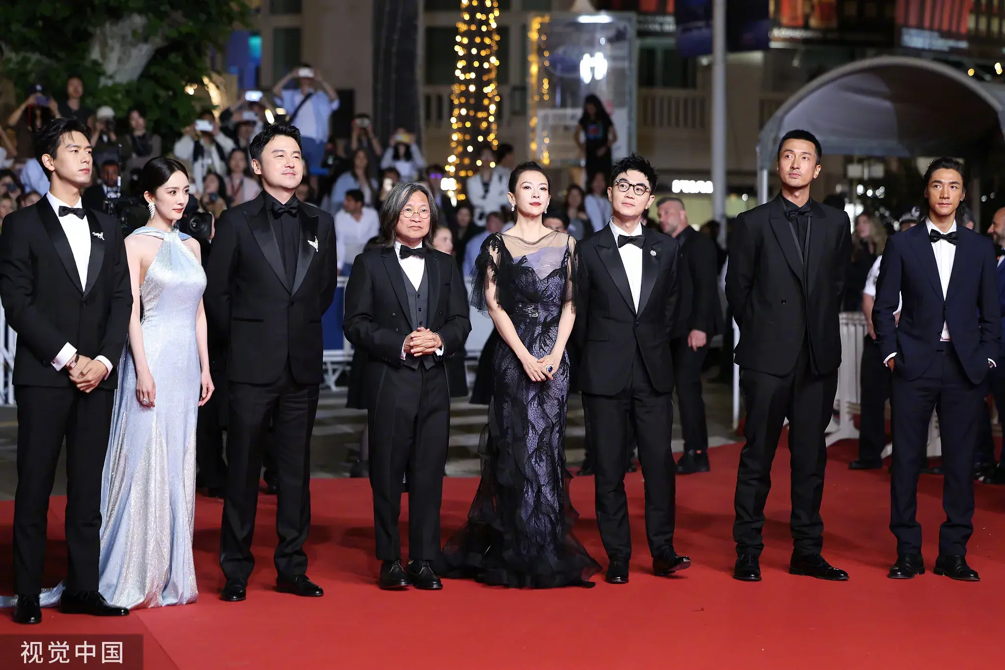 章子怡杨幂亮相戛纳红毯，章子怡获得清场！谁是C位一眼就能知道