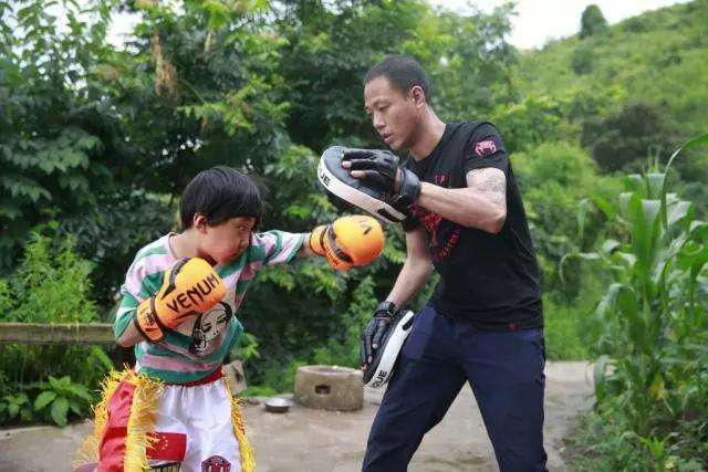 贵州拳击女童小汤圆：跟着父亲学拳击，梦想成为世界冠军