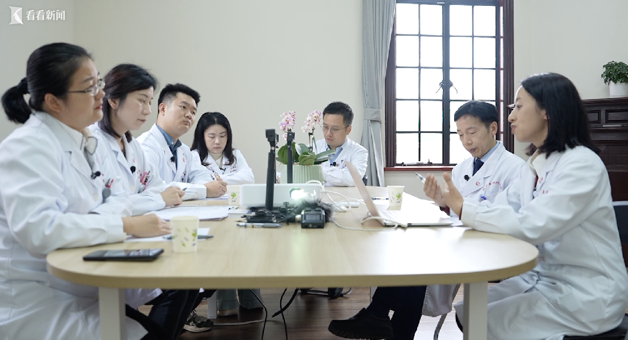 1600度近视！她忍了30年 上海专家半小时解决