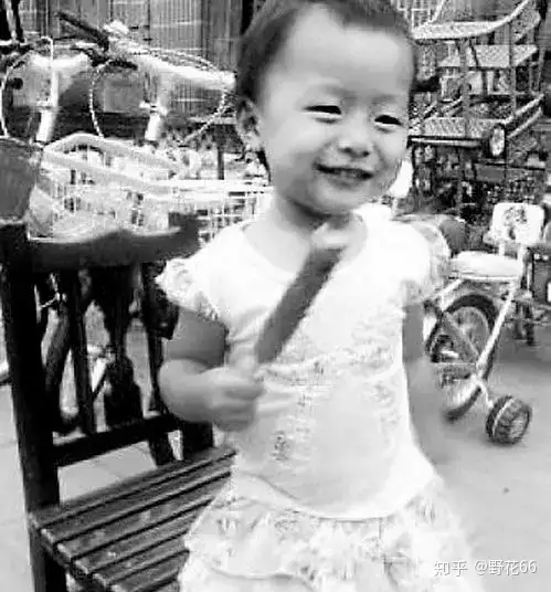 “就发了一条朋友圈，俩女儿就永远的离开了”8岁双胞胎姐妹溺亡