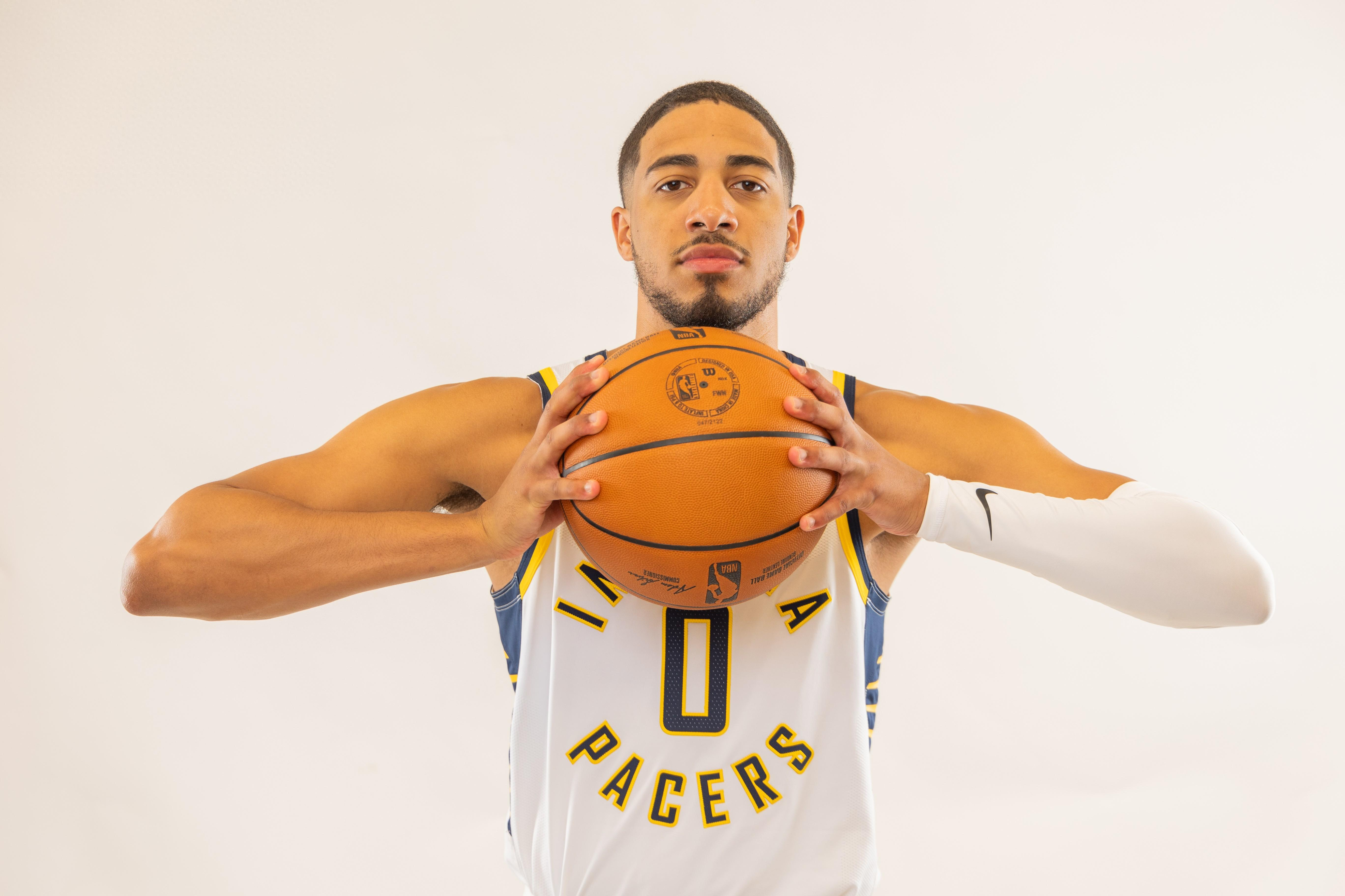 他叫哈利伯顿，你也可以叫他“哈利波特”