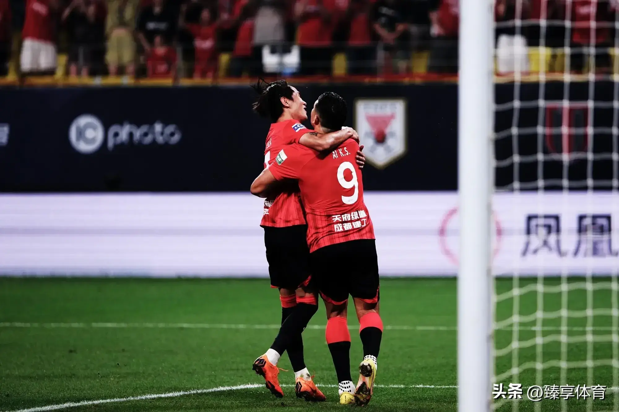 14轮中超积分榜：申花领跑，海港、蓉城连胜紧追不舍，深圳垫底