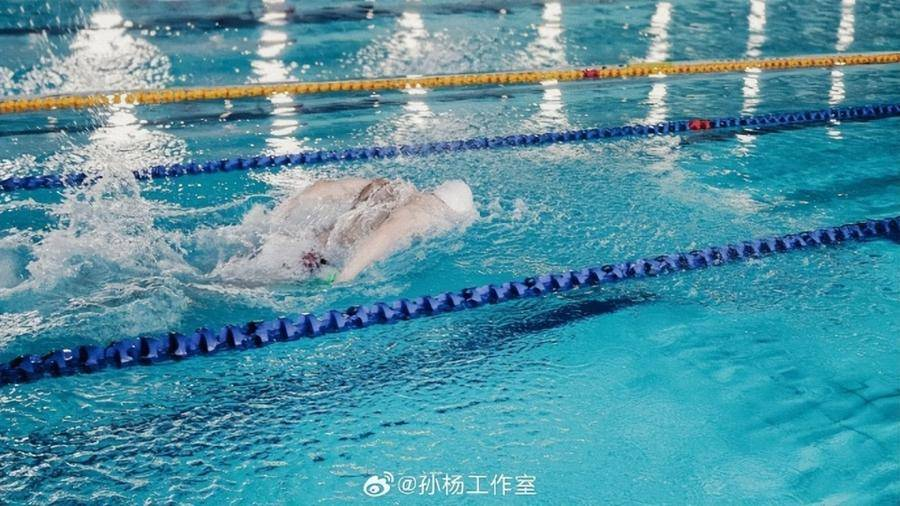 51个月禁赛期执行完毕，孙杨，解禁！工作室晒出训练照：超越自我，泳者无畏
