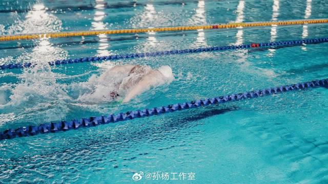 孙杨结束4年禁赛：很想念站在比赛跳发台的感觉