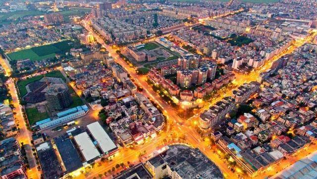 广东有一不出名的小镇，却是珠宝产地之一，年产值达300多亿