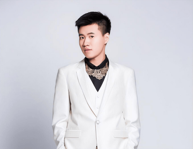 霸哥激动爆粗喊话宝蓝Ning王：说我开挂的能不能道歉！