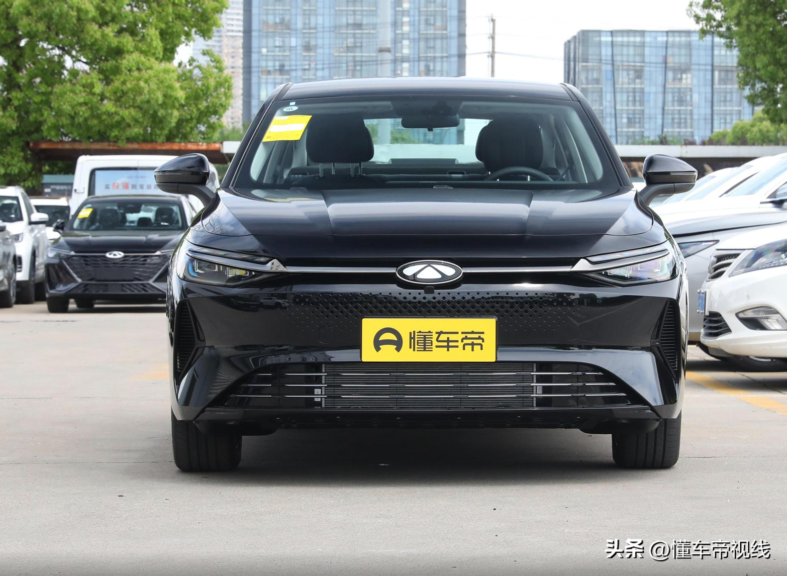 新车 | 售10.99万元起，奇瑞风云A8远航版到店实拍，吉利银河L6同级