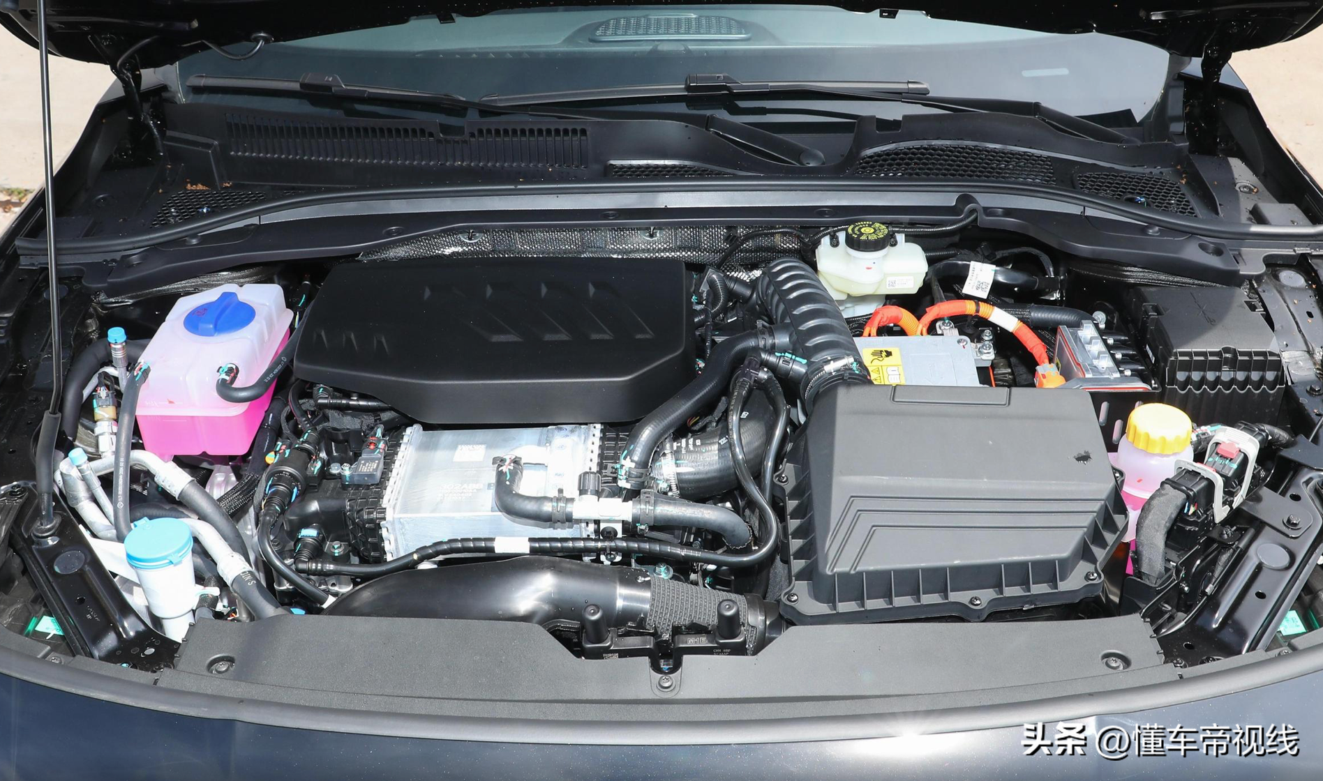 新车 | 售10.99万元起，奇瑞风云A8远航版到店实拍，吉利银河L6同级