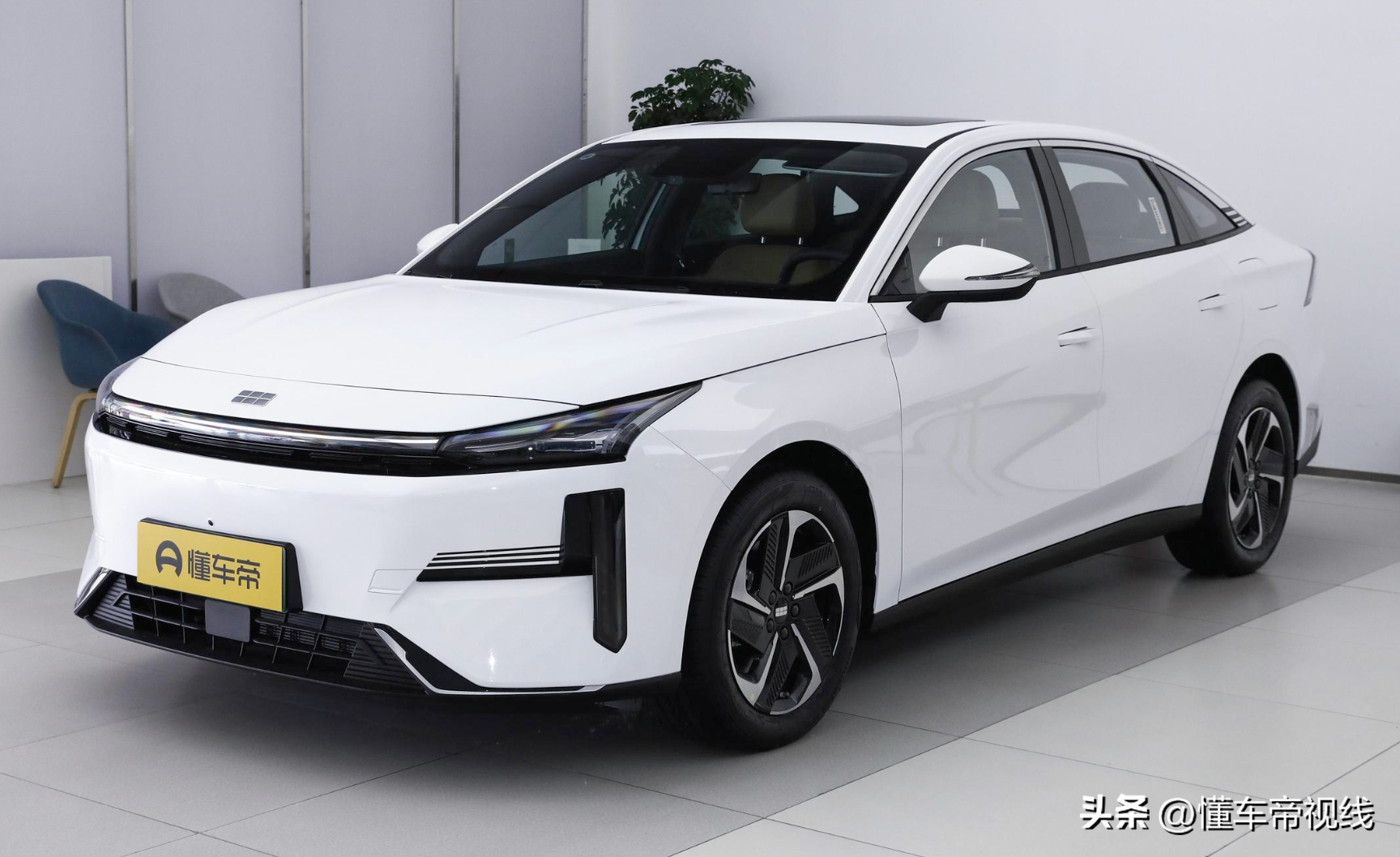 新车 | 售10.99万元起，奇瑞风云A8远航版到店实拍，吉利银河L6同级