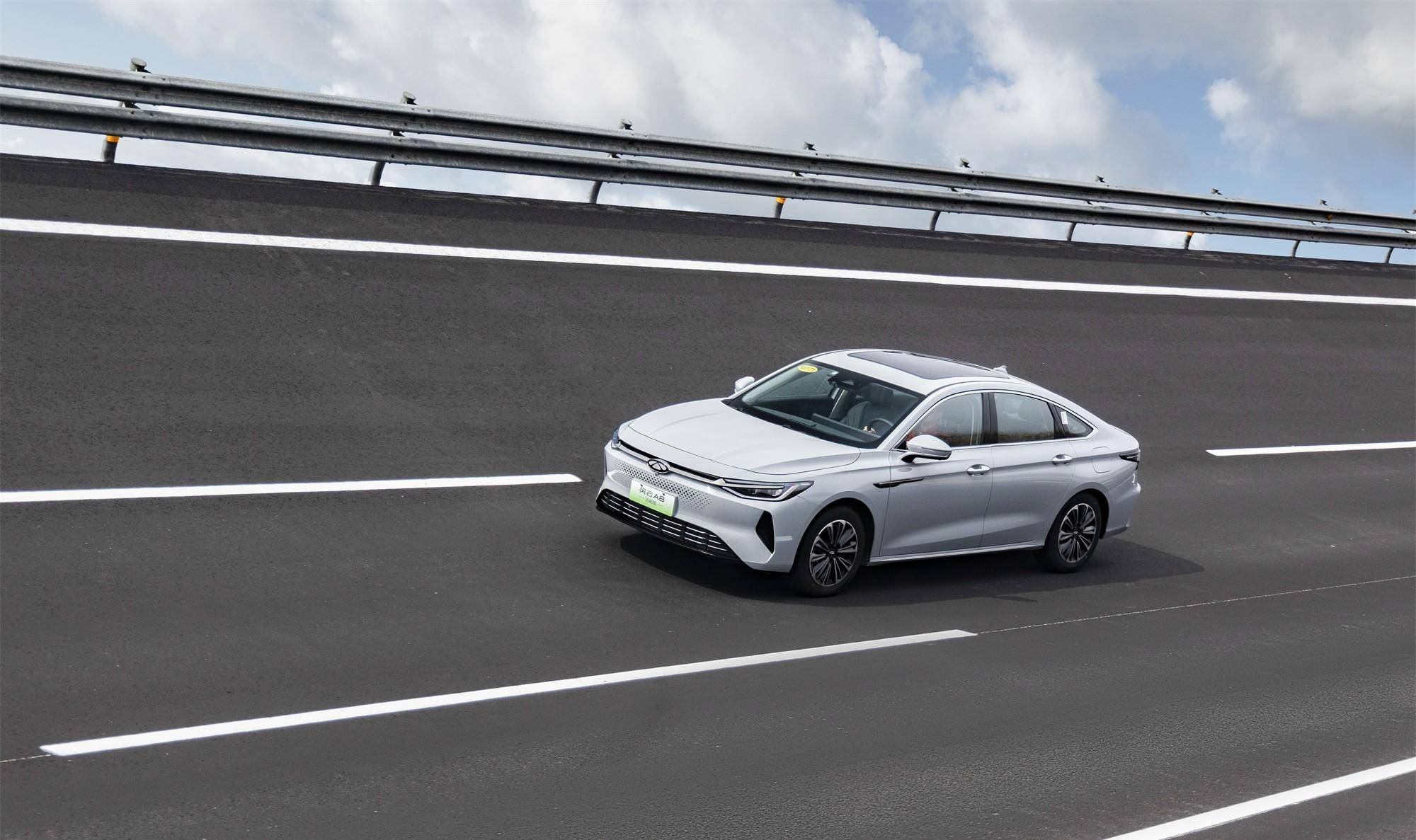 10.99万起！奇瑞风云A8远航版上市