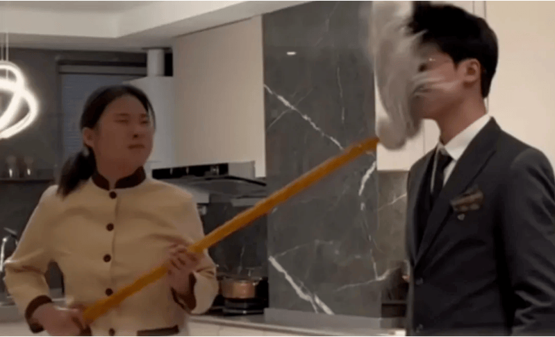 卧槽，她在塌一种很新的房？