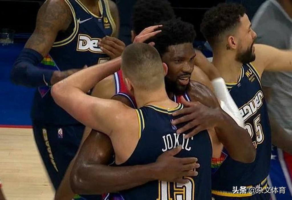 两位天才惺惺相惜！哈登出手少并不是本意，76人出现一大弊端