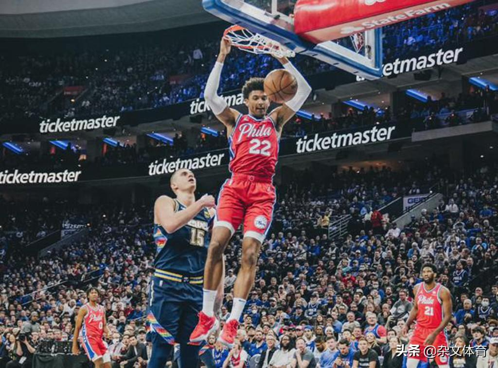 两位天才惺惺相惜！哈登出手少并不是本意，76人出现一大弊端