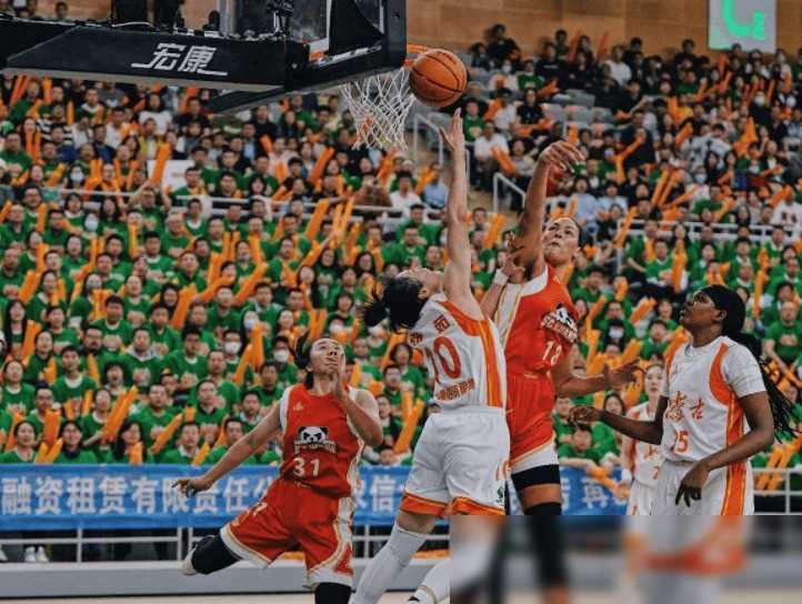 中国女篮新星强势崛起，24岁新星对抗2米03巨头