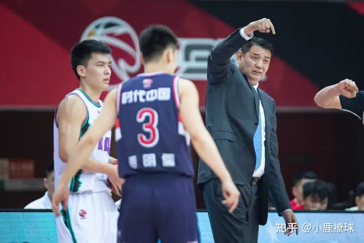 正式告别山东男篮！曝巩晓彬意外下课，丁彦雨航或成导火索